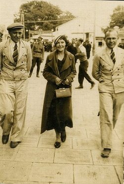 Adolf Filipowicz (z prawej) na ulicy w Porycku, 1939 r.