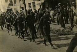 Parada Przysposobienia Wojskowego Kobiet w Porycku, lata 30. XX w. Zbiory Piotra Filipowicza